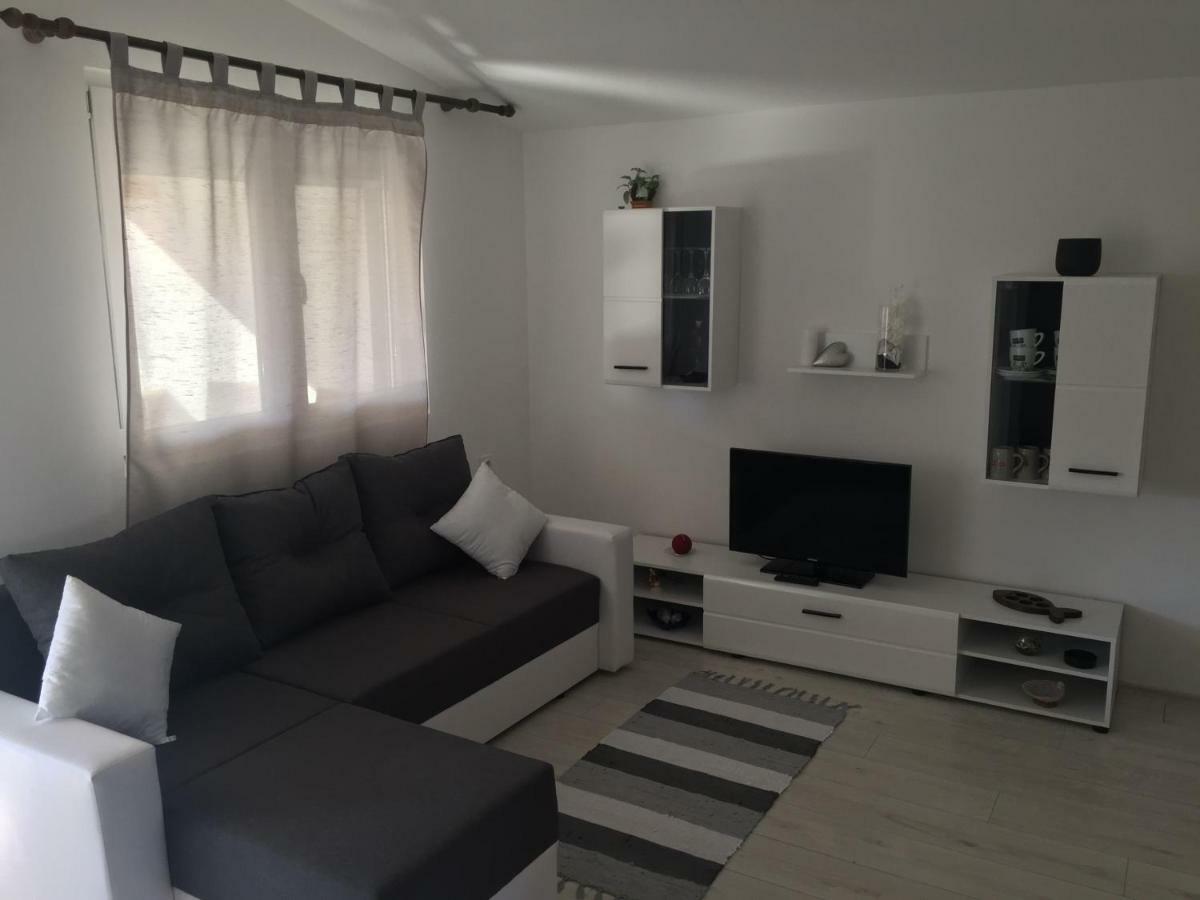 Apartment Roko Vir Exterior photo